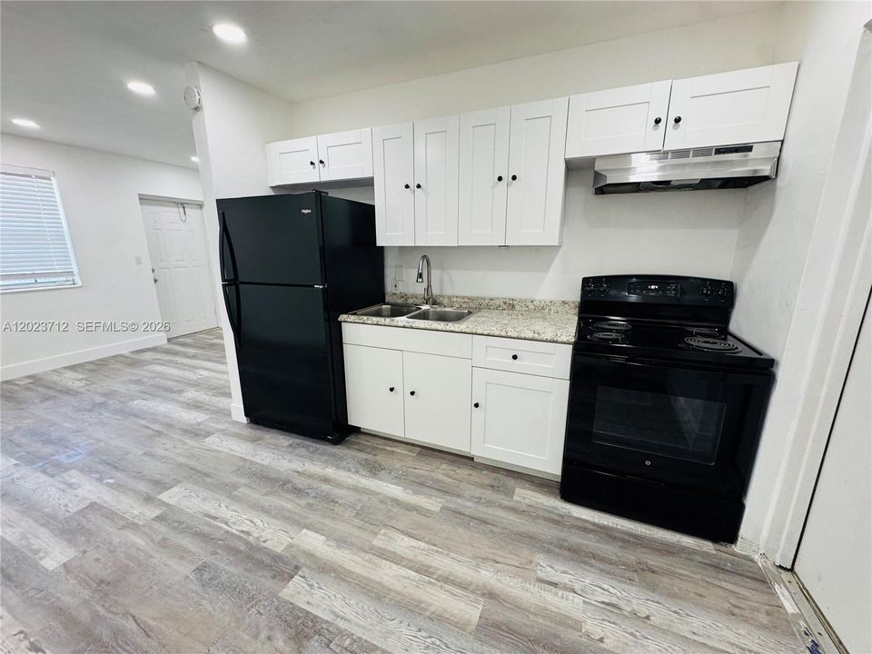 For Rent: $1,850 (2 beds, 1 baths, 2116 Square Feet)