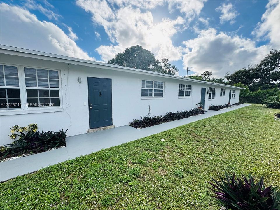 For Rent: $1,850 (2 beds, 1 baths, 2116 Square Feet)