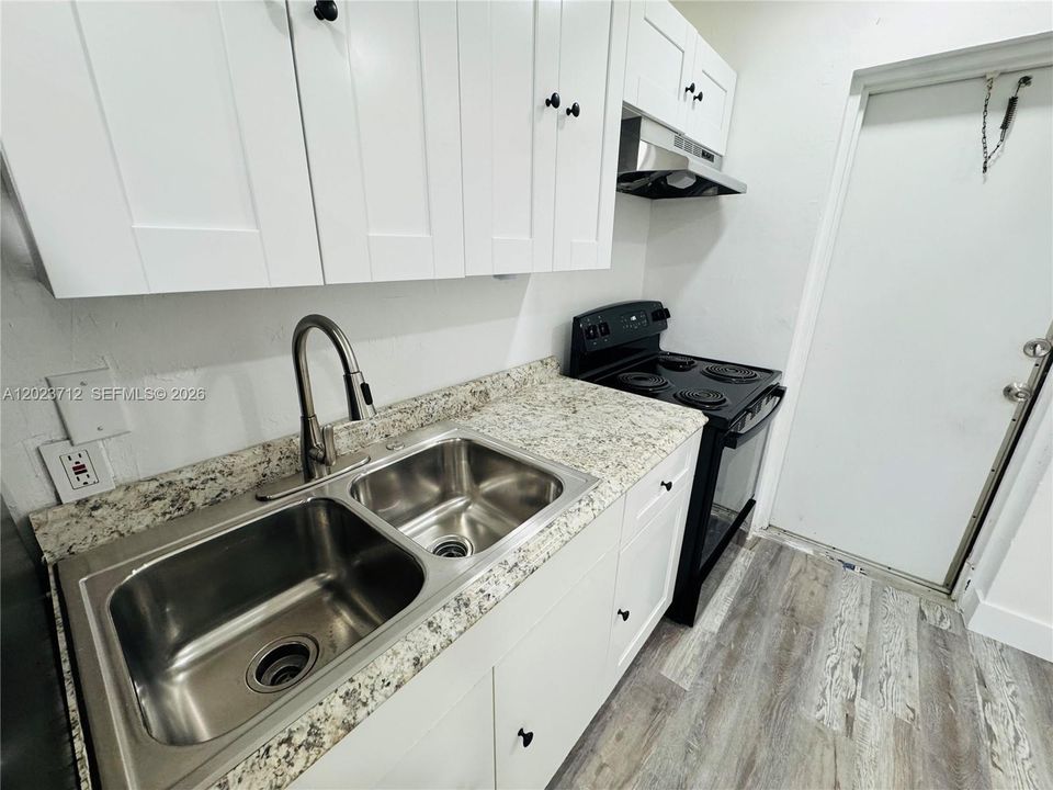 For Rent: $1,850 (2 beds, 1 baths, 2116 Square Feet)