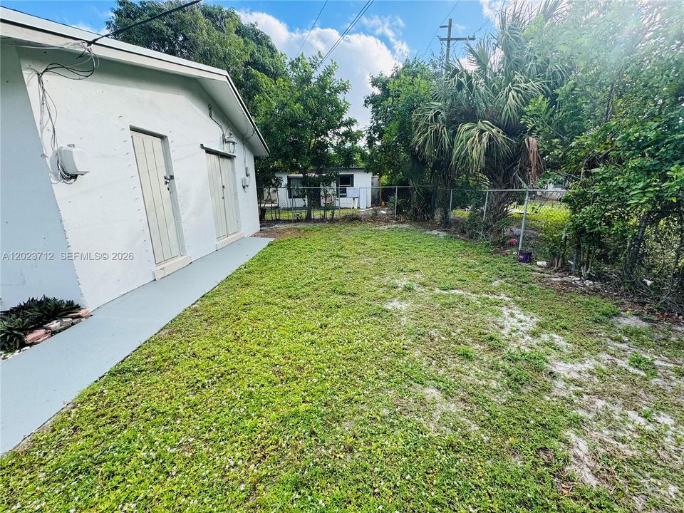 For Rent: $1,850 (2 beds, 1 baths, 2116 Square Feet)