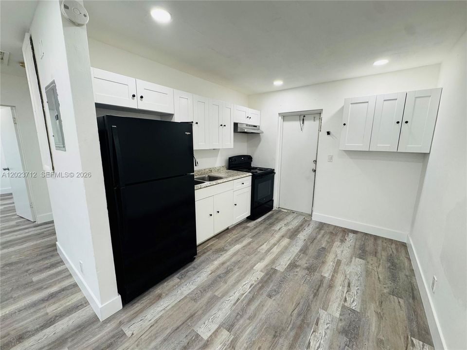 For Rent: $1,850 (2 beds, 1 baths, 2116 Square Feet)