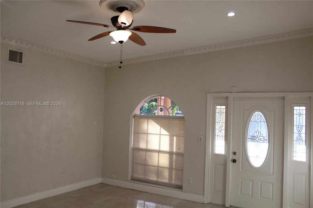 For Sale: $850,000 (4 beds, 3 baths, 1570 Square Feet)