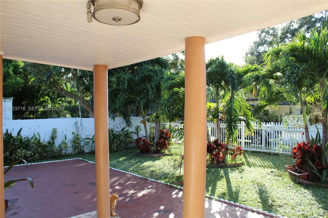 For Sale: $850,000 (4 beds, 3 baths, 1570 Square Feet)