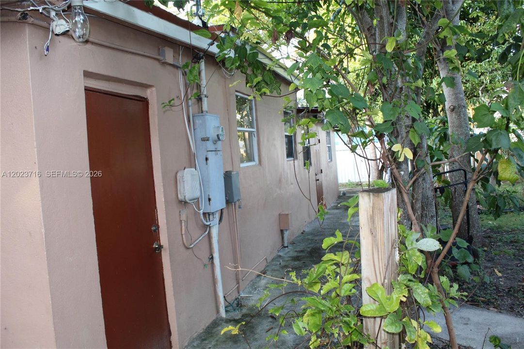 For Sale: $850,000 (4 beds, 3 baths, 1570 Square Feet)