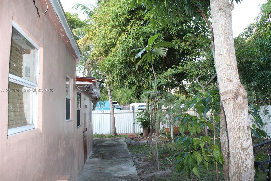 For Sale: $850,000 (4 beds, 3 baths, 1570 Square Feet)