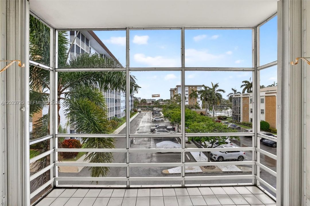For Sale: $149,900 (1 beds, 1 baths, 600 Square Feet)