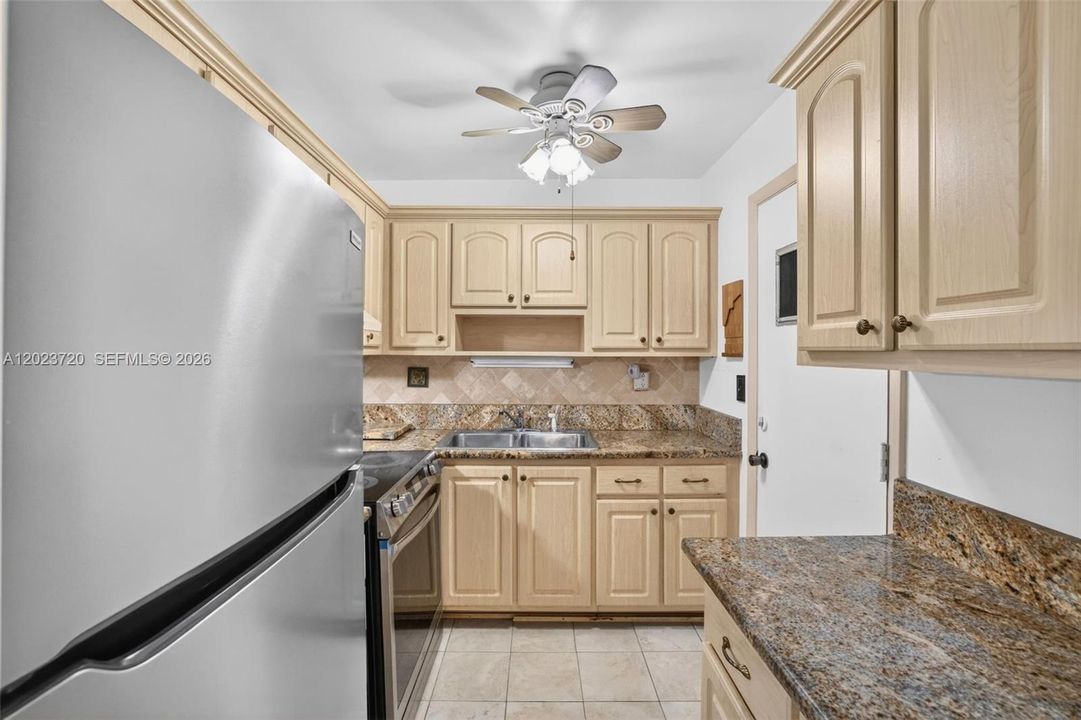 For Sale: $149,900 (1 beds, 1 baths, 600 Square Feet)