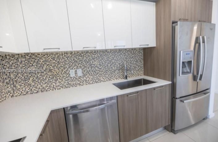 For Sale: $539,000 (2 beds, 2 baths, 1067 Square Feet)