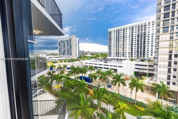 For Sale: $539,000 (2 beds, 2 baths, 1067 Square Feet)