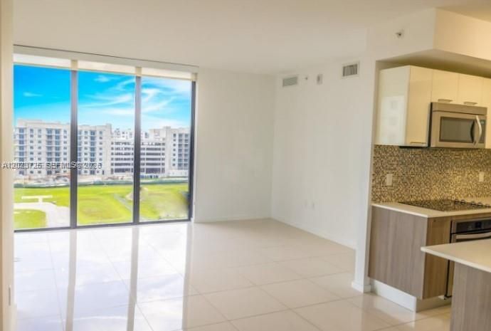 For Sale: $539,000 (2 beds, 2 baths, 1067 Square Feet)
