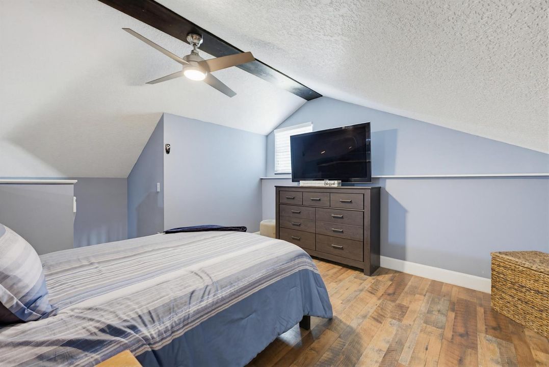 Detached Guest House Upstairs Loft