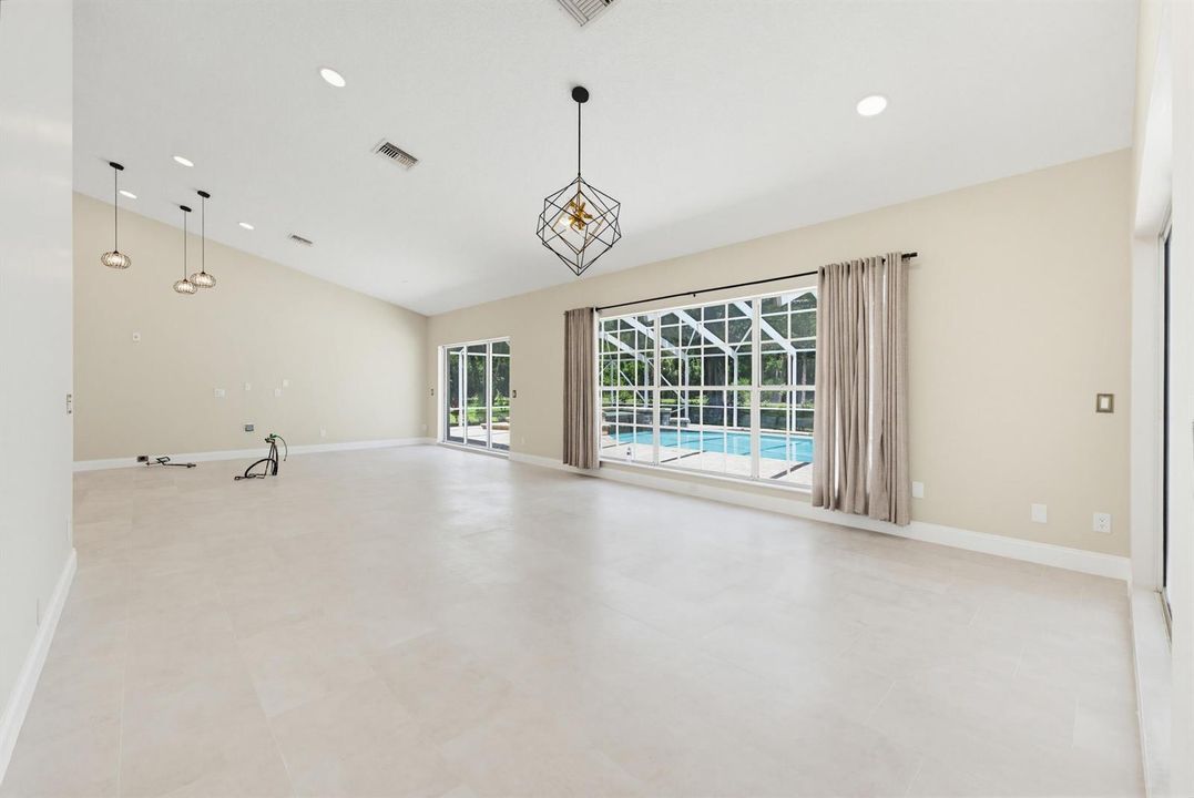 living room/dinning area/kitchen area