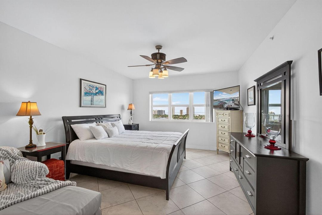 MASTER BED ROOOM