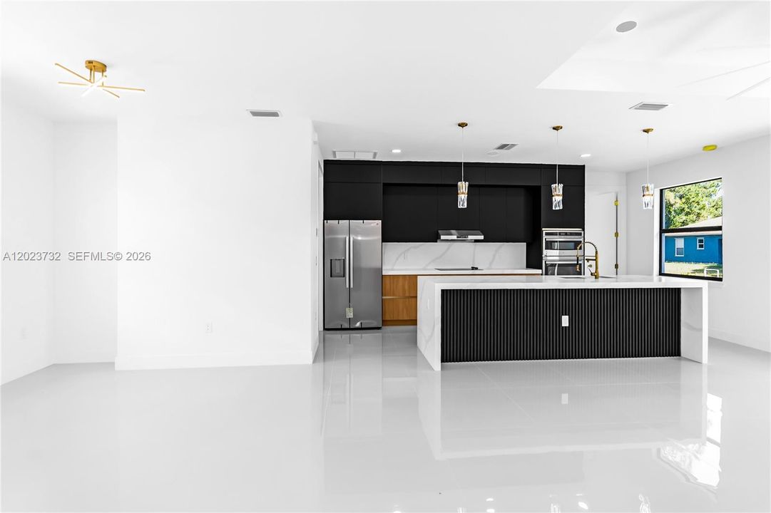 На продажу: $314,900 (3 спален, 2 ванн, 1365 Квадратных фут)
