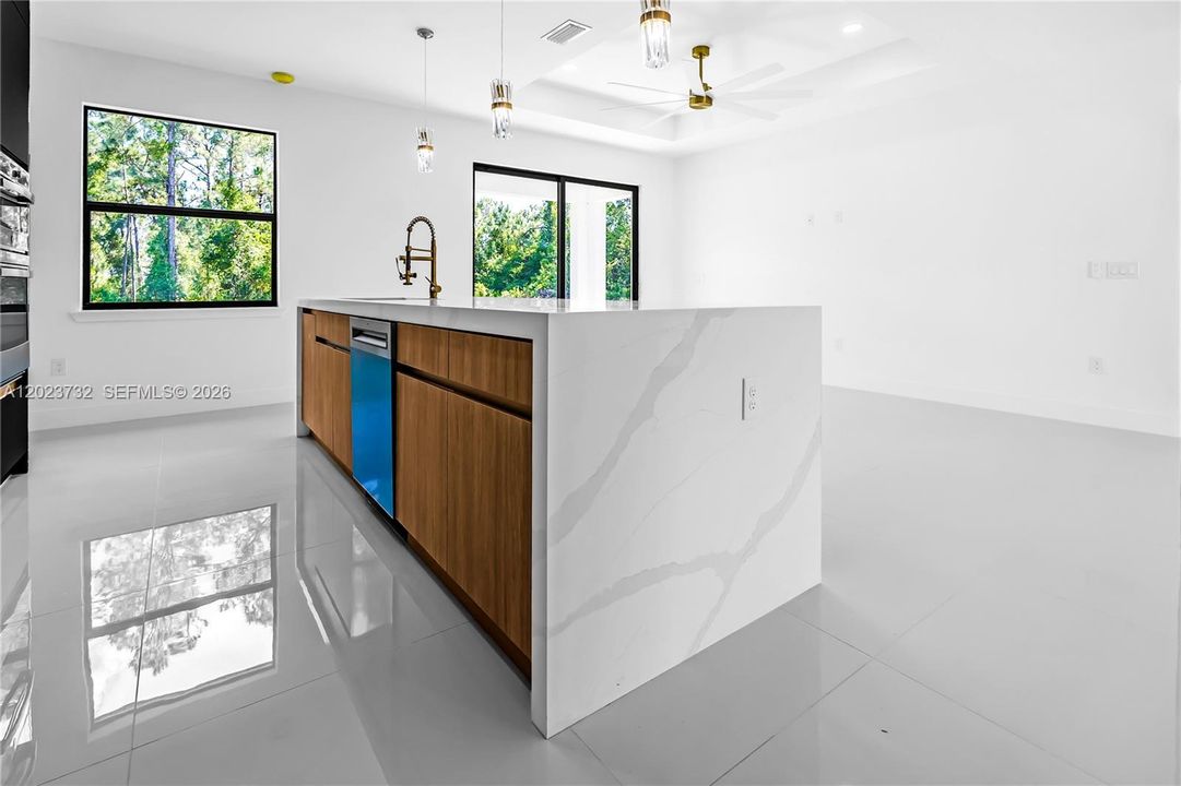 На продажу: $314,900 (3 спален, 2 ванн, 1365 Квадратных фут)