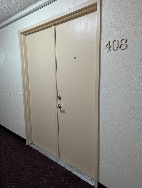 For Rent: $1,550 (1 beds, 1 baths, 717 Square Feet)