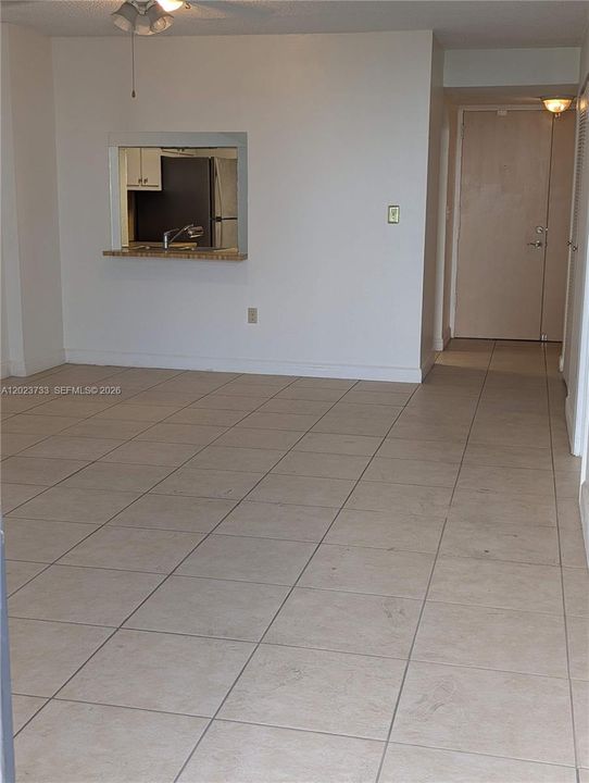 For Rent: $1,550 (1 beds, 1 baths, 717 Square Feet)