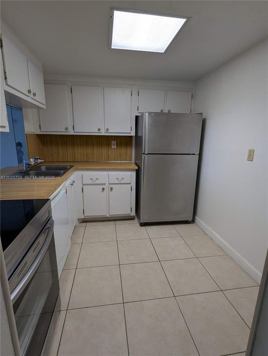 For Rent: $1,550 (1 beds, 1 baths, 717 Square Feet)