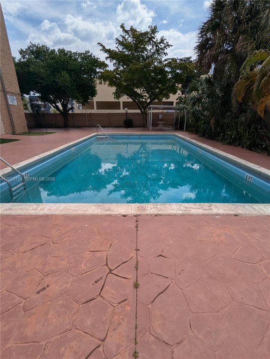 For Rent: $1,550 (1 beds, 1 baths, 717 Square Feet)