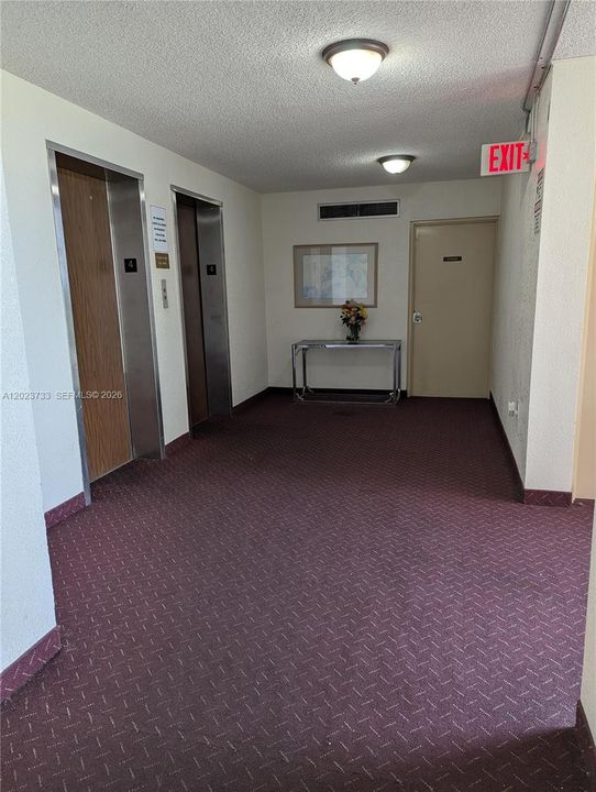 For Rent: $1,550 (1 beds, 1 baths, 717 Square Feet)