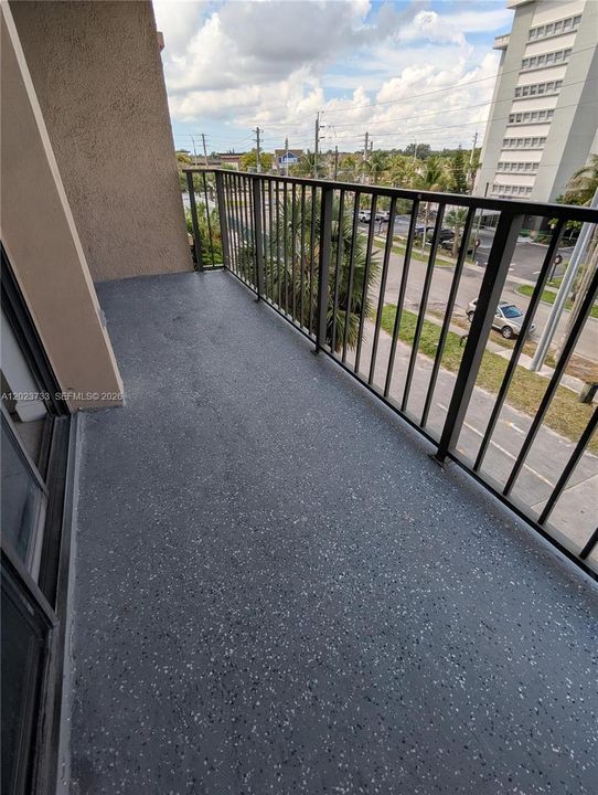 For Rent: $1,550 (1 beds, 1 baths, 717 Square Feet)