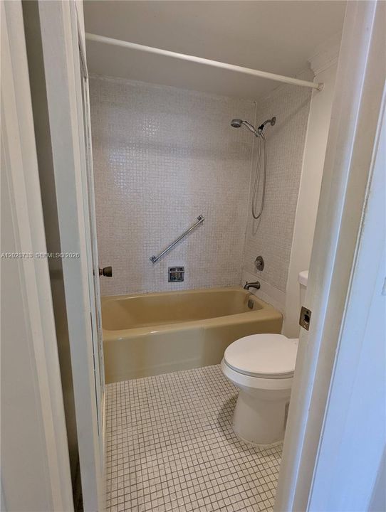 For Rent: $1,550 (1 beds, 1 baths, 717 Square Feet)