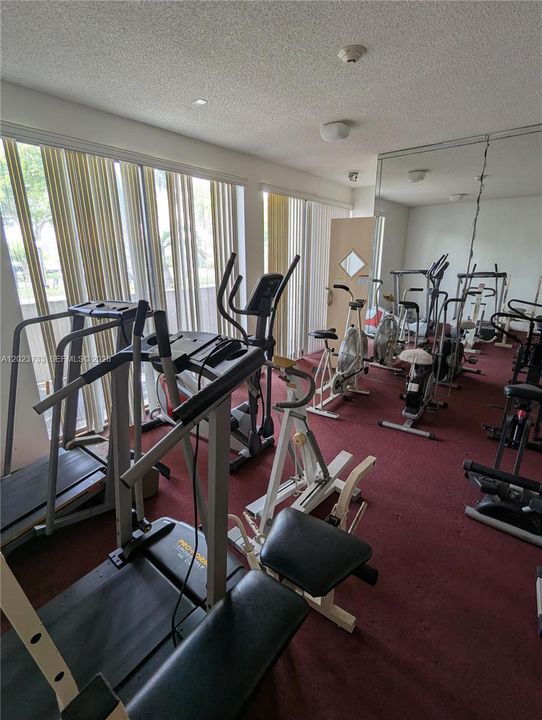 For Rent: $1,550 (1 beds, 1 baths, 717 Square Feet)