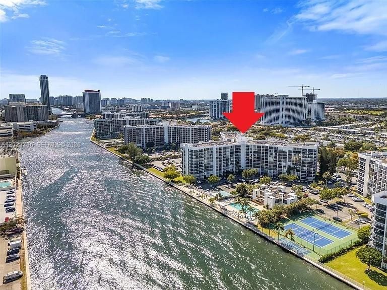 For Sale: $395,000 (2 beds, 2 baths, 1430 Square Feet)