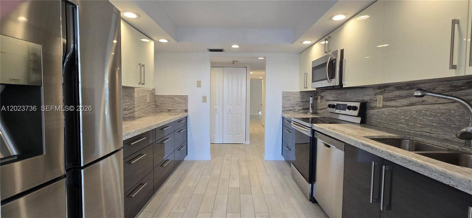 For Sale: $395,000 (2 beds, 2 baths, 1430 Square Feet)