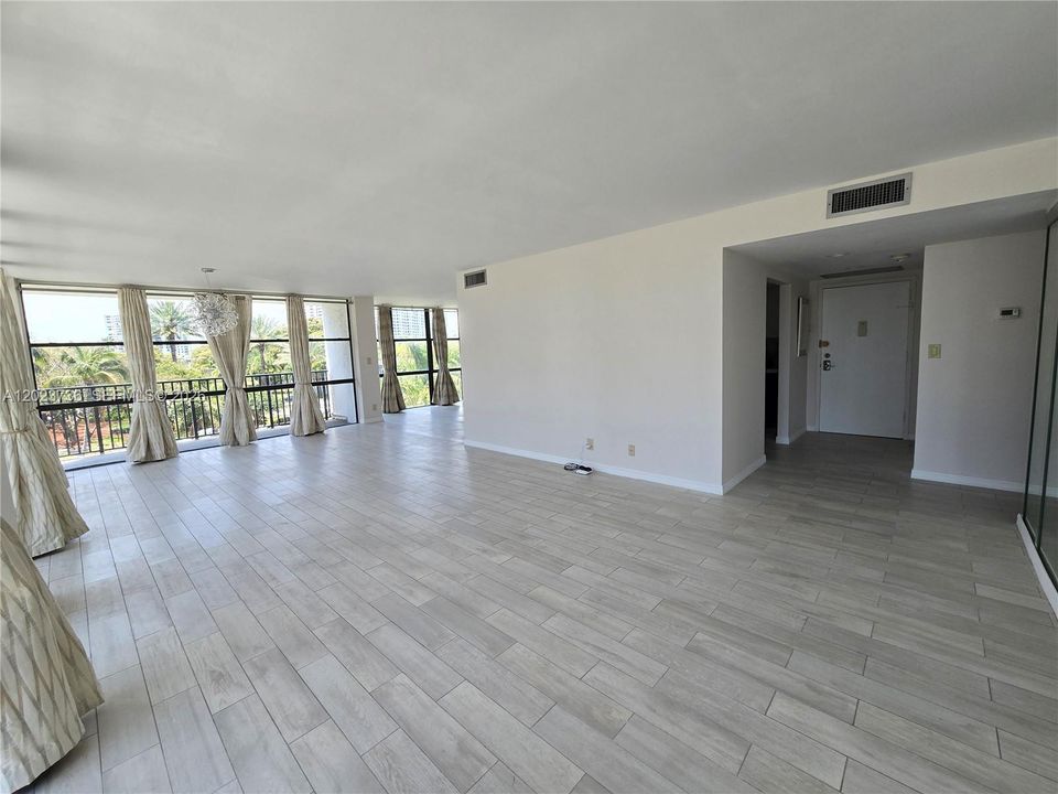 For Sale: $395,000 (2 beds, 2 baths, 1430 Square Feet)
