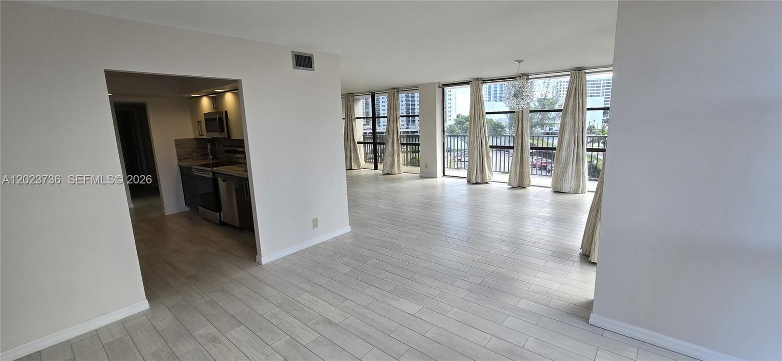 For Sale: $395,000 (2 beds, 2 baths, 1430 Square Feet)