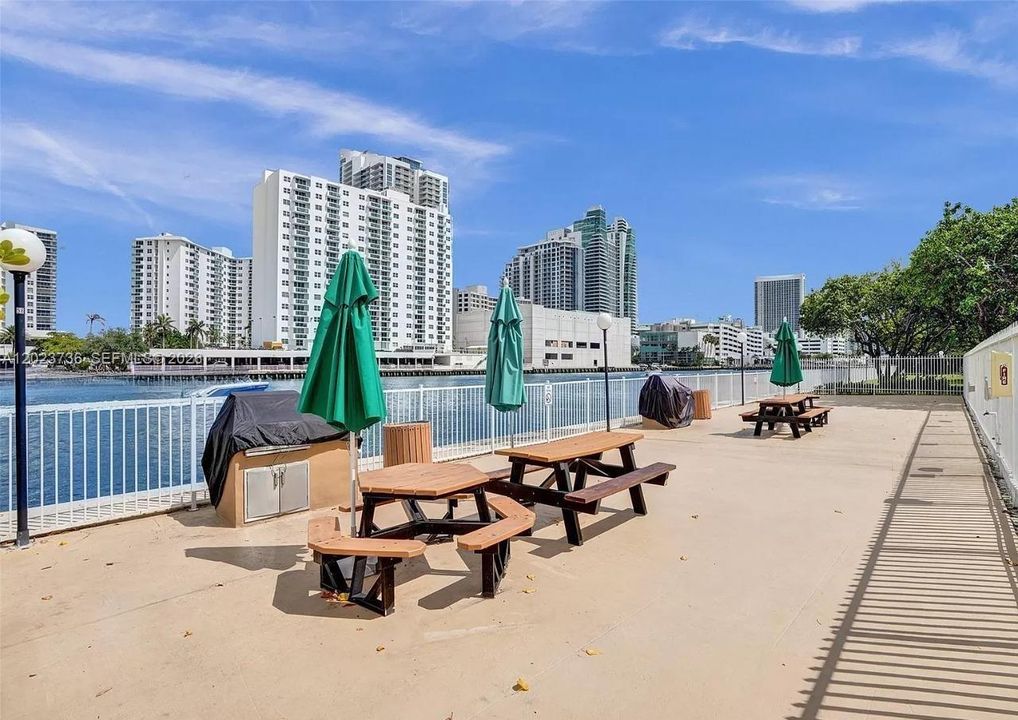For Sale: $395,000 (2 beds, 2 baths, 1430 Square Feet)