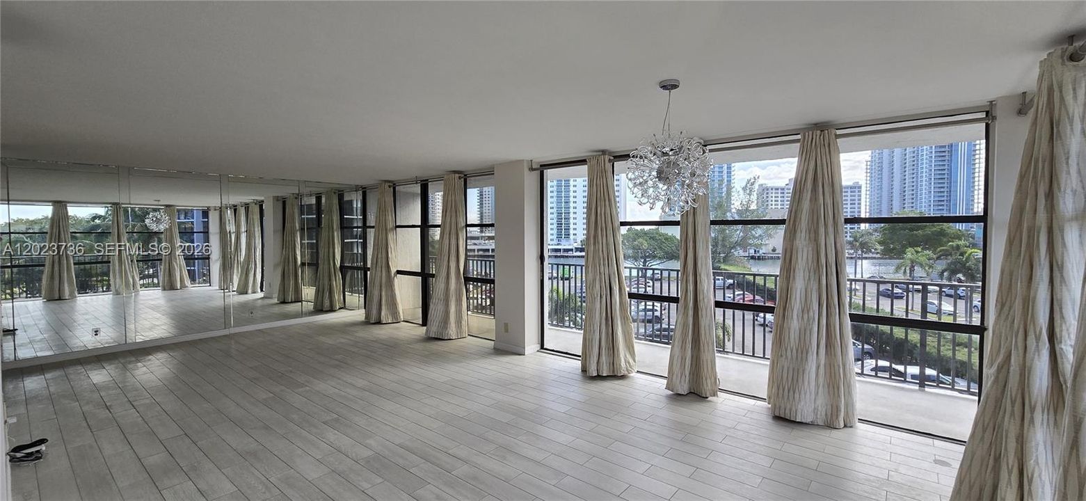 For Sale: $395,000 (2 beds, 2 baths, 1430 Square Feet)
