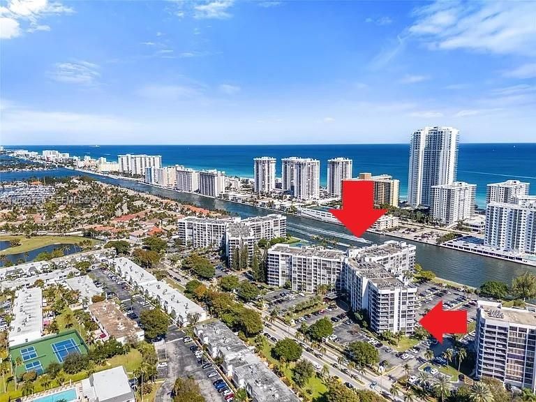 For Sale: $395,000 (2 beds, 2 baths, 1430 Square Feet)