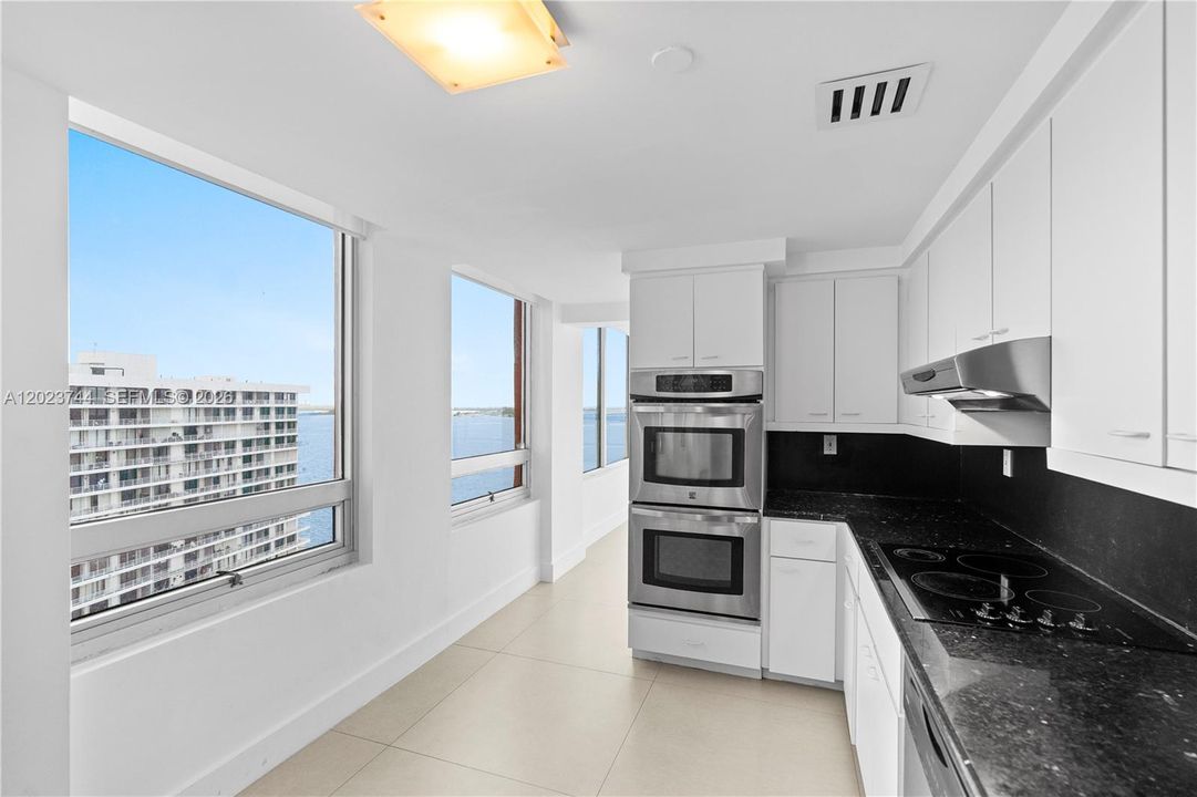 For Sale: $1,399,000 (3 beds, 2 baths, 2089 Square Feet)