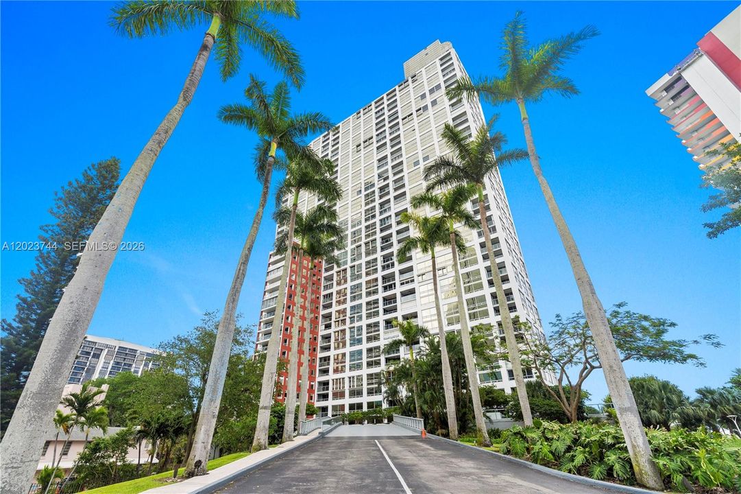 For Sale: $1,399,000 (3 beds, 2 baths, 2089 Square Feet)