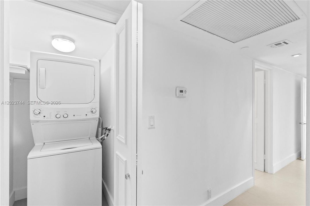For Sale: $1,399,000 (3 beds, 2 baths, 2089 Square Feet)