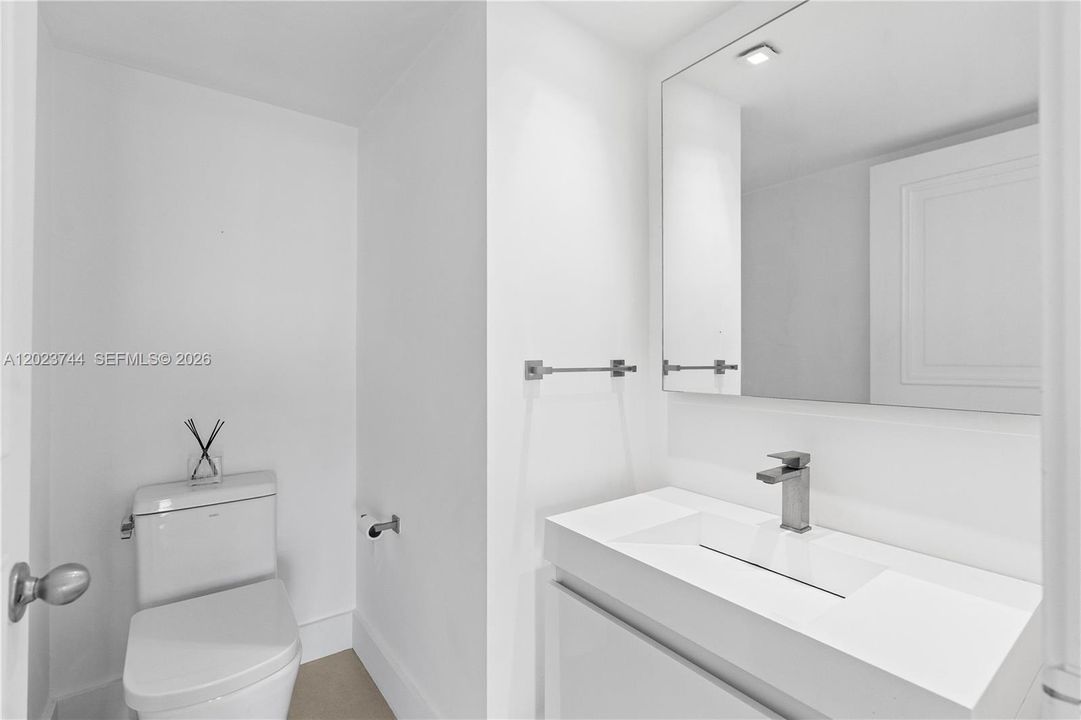 For Sale: $1,399,000 (3 beds, 2 baths, 2089 Square Feet)