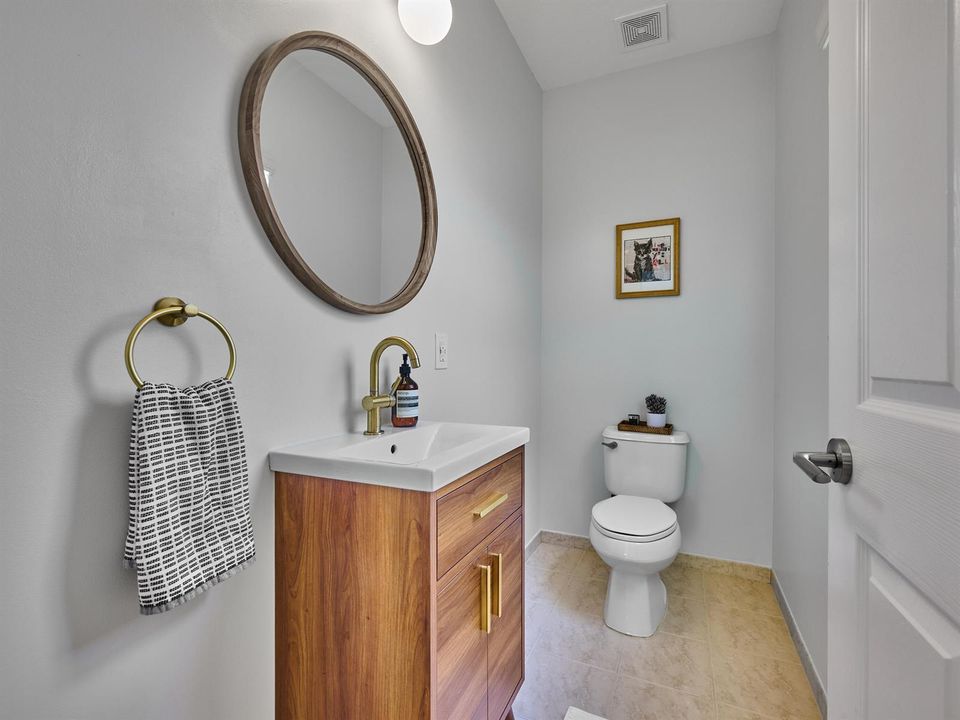 1/2 Bath