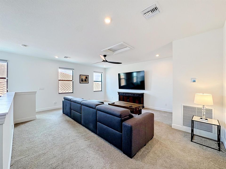 8596 SW Felicita Way Bonus Room 4