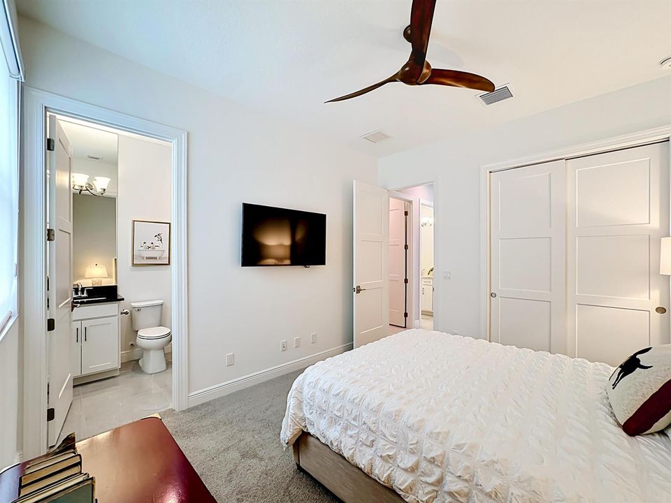 8596 SW Felicita Guest Bed/Bath