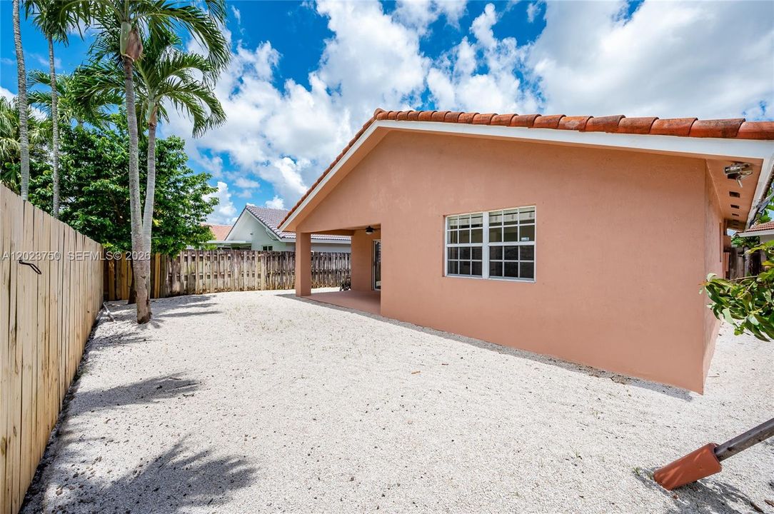 Active With Contract: $3,000 (3 beds, 2 baths, 1723 Square Feet)