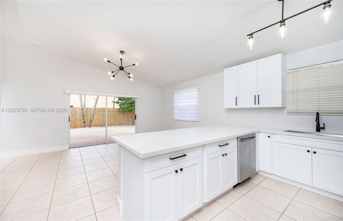 Active With Contract: $3,000 (3 beds, 2 baths, 1723 Square Feet)