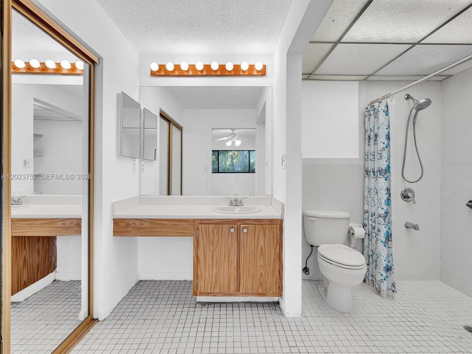 En Venta: $199,700 (2 camas, 2 baños, 835 Pies cuadrados)