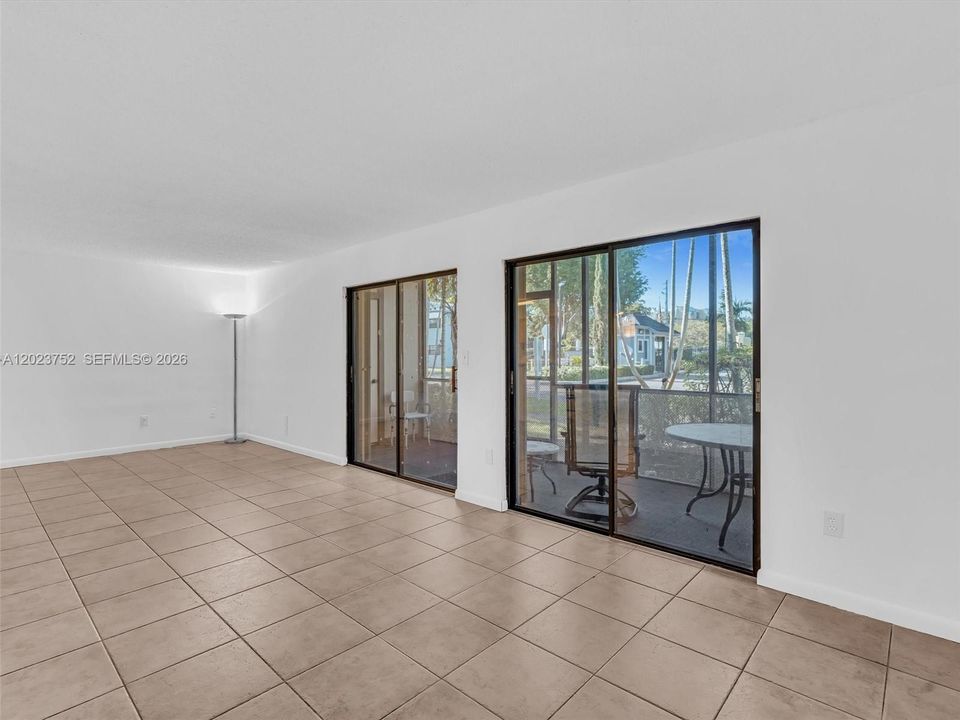 En Venta: $199,700 (2 camas, 2 baños, 835 Pies cuadrados)