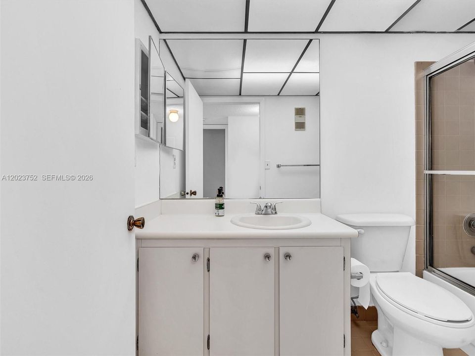 En Venta: $199,700 (2 camas, 2 baños, 835 Pies cuadrados)