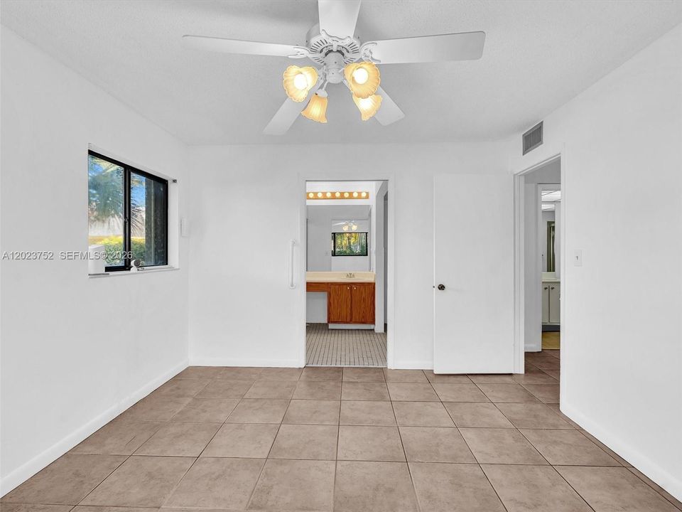 En Venta: $199,700 (2 camas, 2 baños, 835 Pies cuadrados)