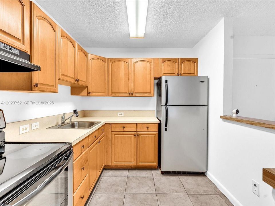 En Venta: $199,700 (2 camas, 2 baños, 835 Pies cuadrados)