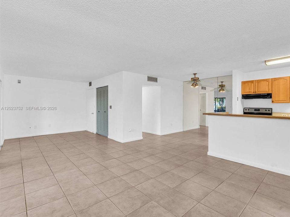 En Venta: $199,700 (2 camas, 2 baños, 835 Pies cuadrados)