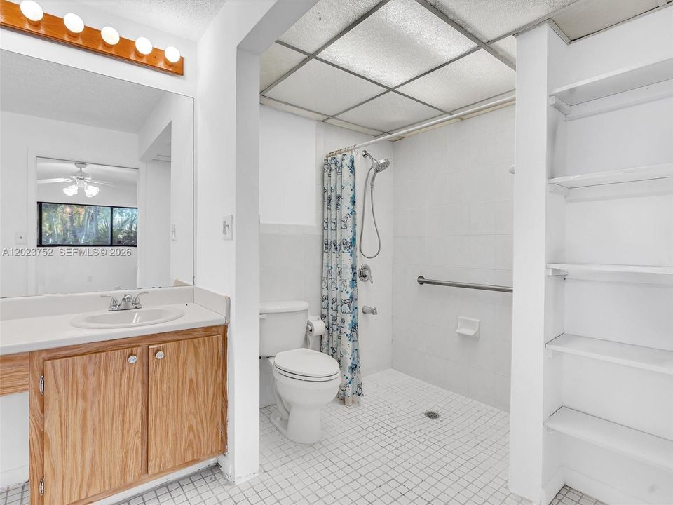 En Venta: $199,700 (2 camas, 2 baños, 835 Pies cuadrados)